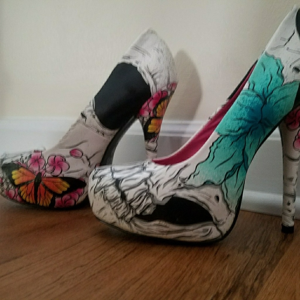 Iron fist Out of Chaos skull and butterfly high he